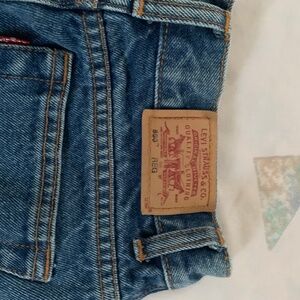 Levi’s 550 jean. Straight legs style